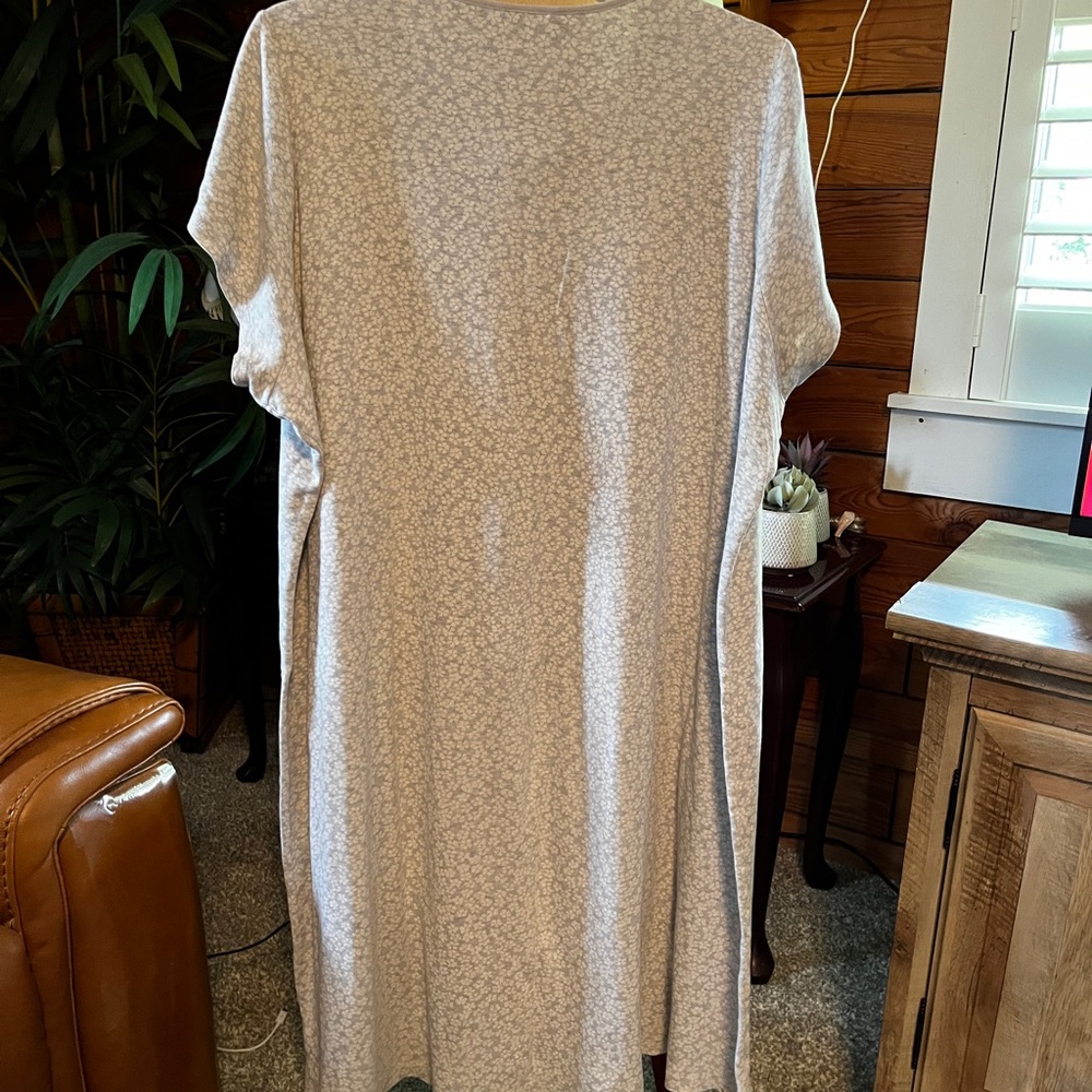 Lands' End 3x(62”B x 46”L) Light Gray Floral Maxi Lounge/House Dress - Picture 4 of 4